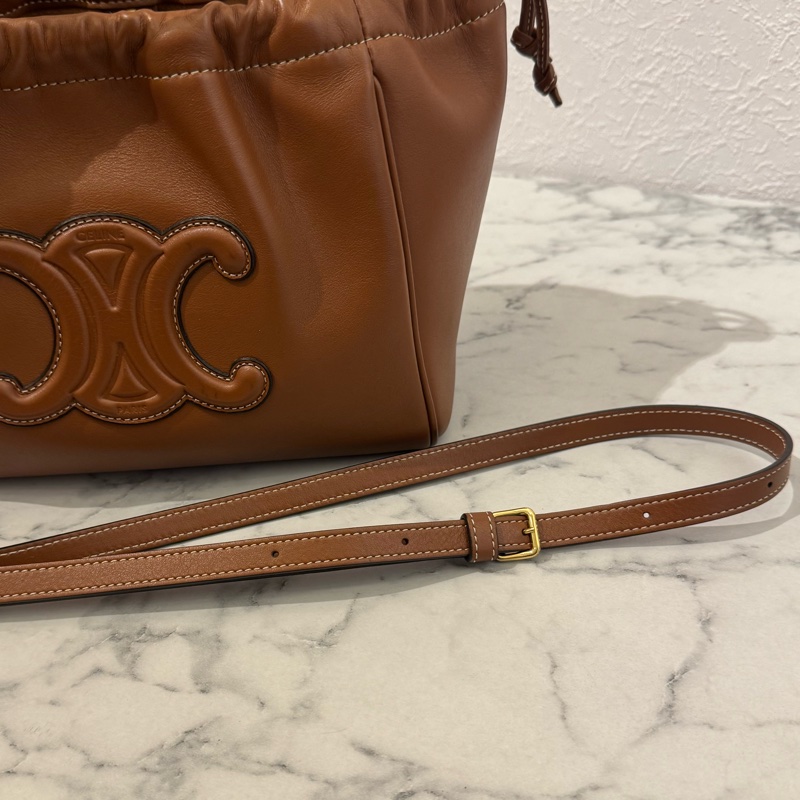 Celine焦糖皮革浮雕經典logo手提兩用包 闆娘超愛😻-29