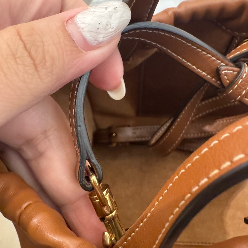 Celine焦糖皮革浮雕經典logo手提兩用包 闆娘超愛😻-31