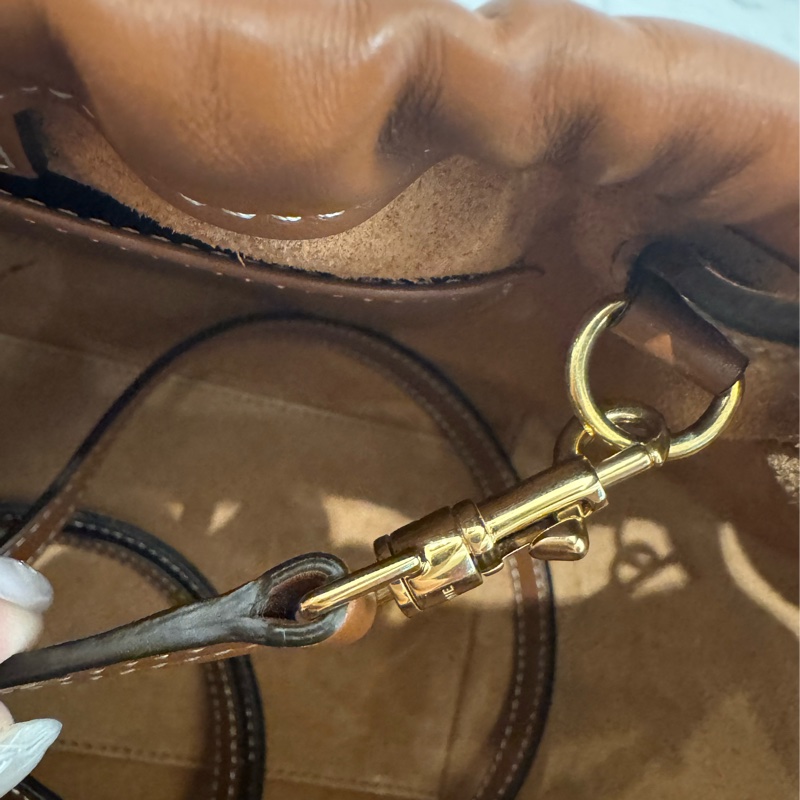 Celine焦糖皮革浮雕經典logo手提兩用包 闆娘超愛😻-32