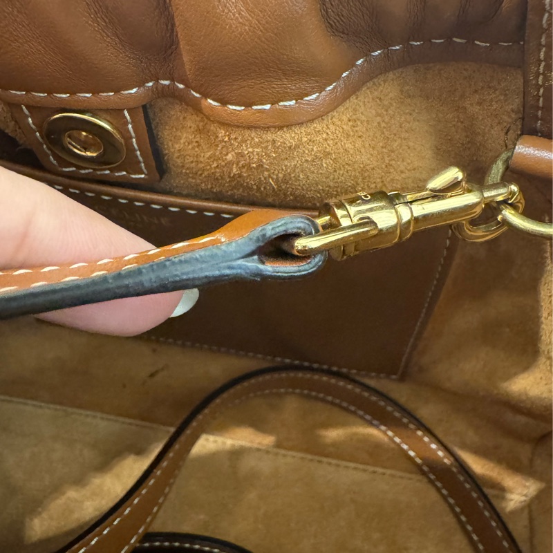 Celine焦糖皮革浮雕經典logo手提兩用包 闆娘超愛😻-33