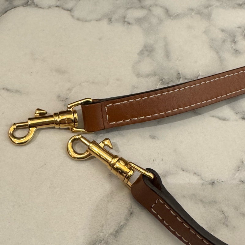 Celine焦糖皮革浮雕經典logo手提兩用包 闆娘超愛😻-36