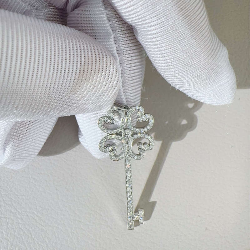 Tiffany蒂芙尼 keys系列 PT950铂金满钻四叶草爱心钥匙吊坠-4