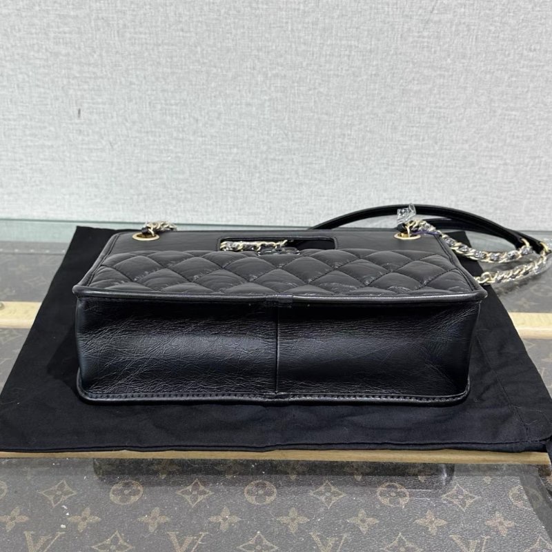 CHANEL 黑金橫版tote肩背腋下包 芯片款 26*18*8 99新配件塵袋-3