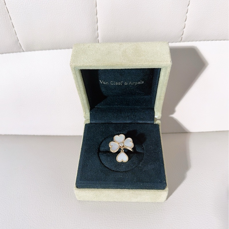 Vca梵克雅宝 Sweet Hearts系列 18K金白贝母爱心四叶草戒指-0