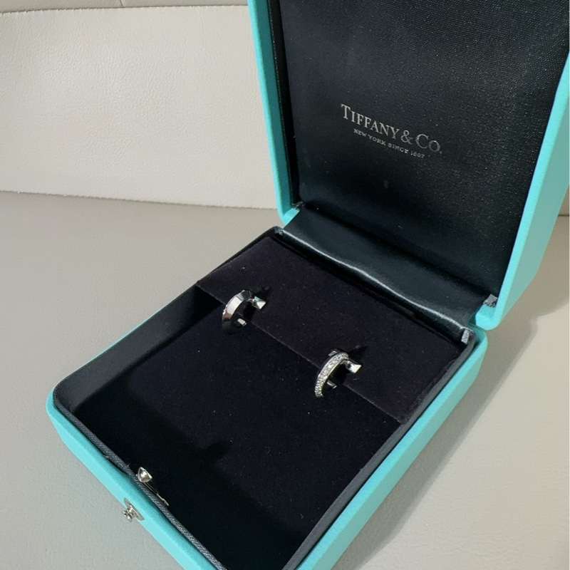Tiffany蒂芙尼 T系列 18K白金镶钻T1圈形耳环-3