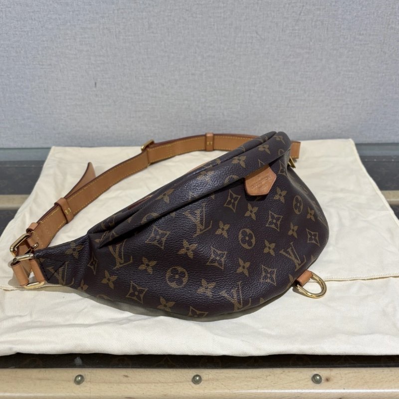 LV 棕色老花胸包腰包 30*10*8 98新配件塵袋-1