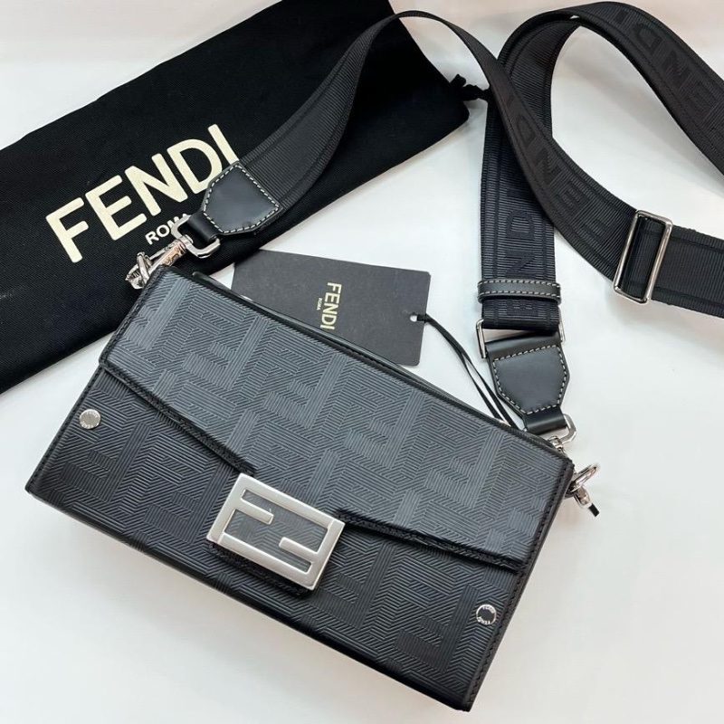 Fendi Baguette trunk bag-3