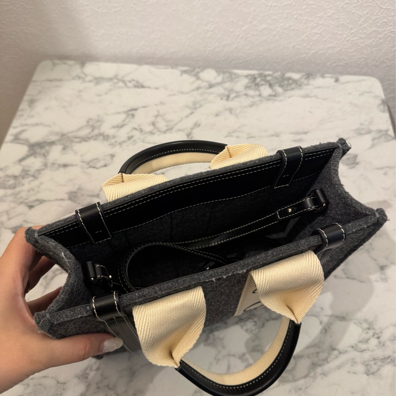 chloe灰色毛絨woody手提斜背包-17