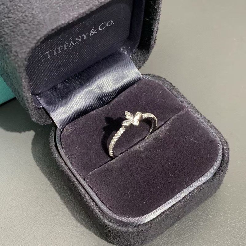 Tiffany蒂芙尼 Fleur de Lis系列 铂金排钻四叶草戒指-1