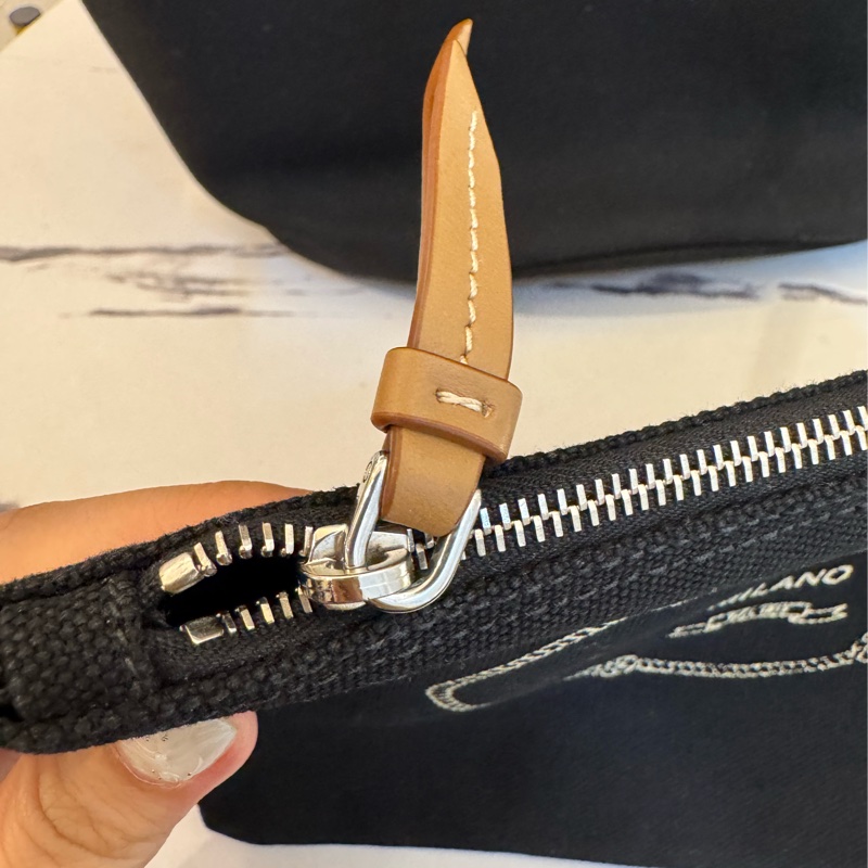 prada黑色布面白logo手提兩用包-31