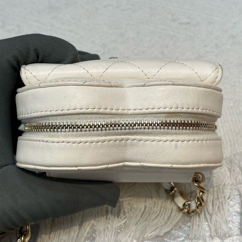 Chanel 22S 愛心腰包白金羊皮斜背包肩背包-8
