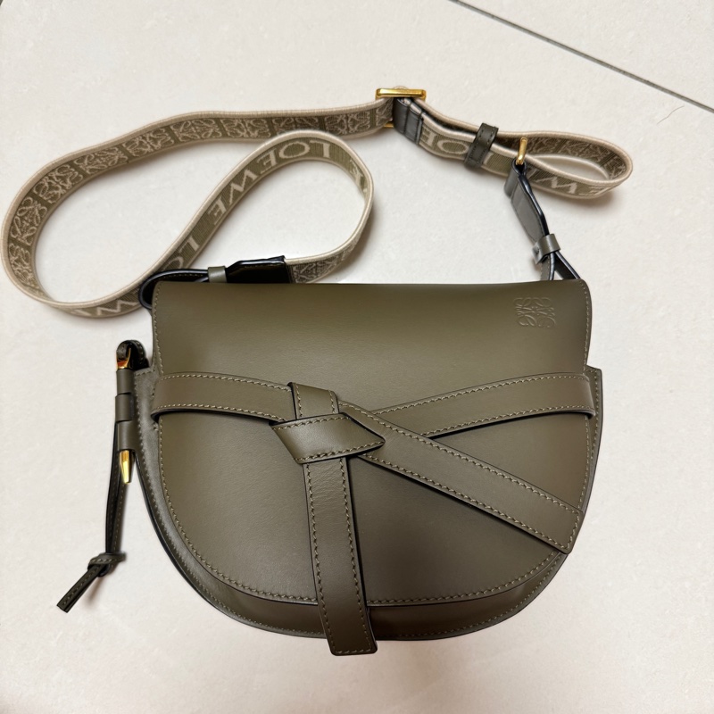 Loewe small gate（墨綠色）-0