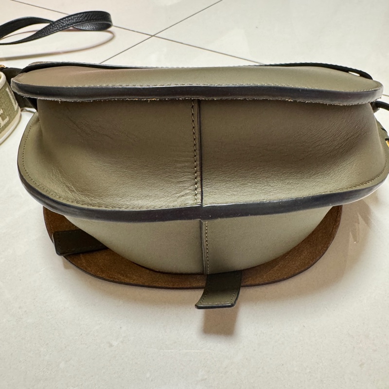 Loewe small gate（墨綠色）-6