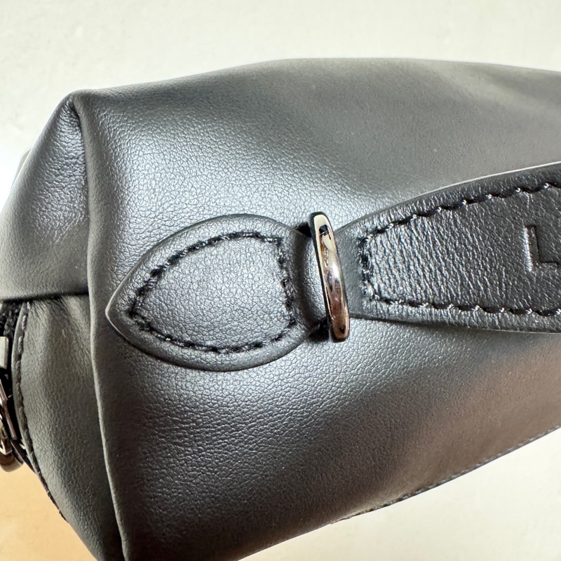 Longchamp斜背化妝包-8