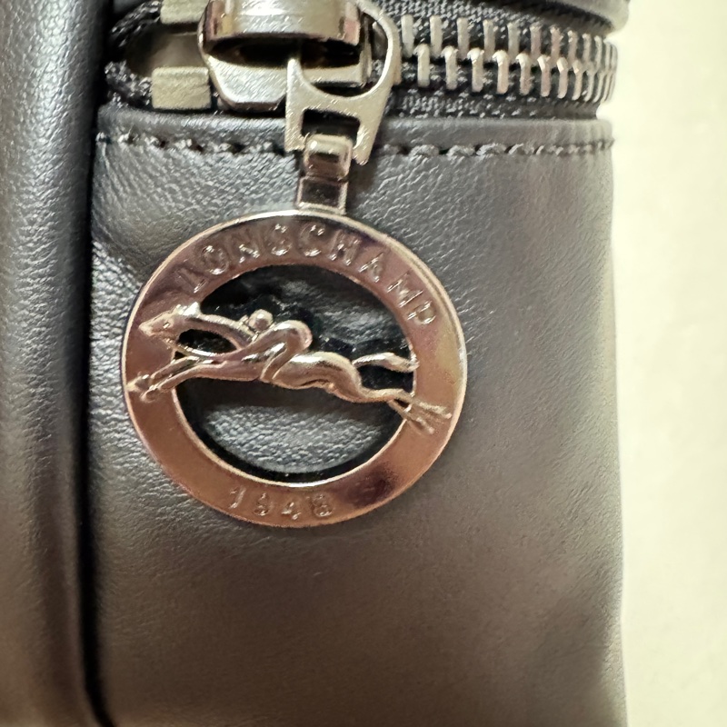 Longchamp斜背化妝包-9