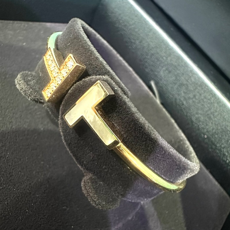 【美收精品】Tiffany T字帶鑽母貝手環 4-438【隔月月中將轉賣至日本 上架期限30天】-14