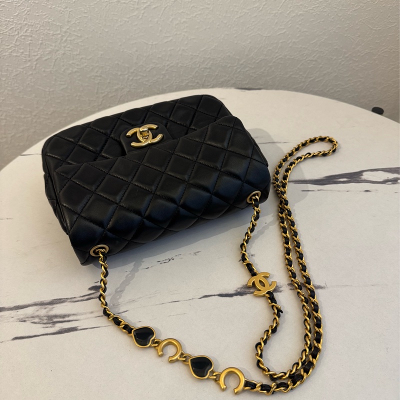 Chanel黑菱格金雙C coco愛心鏈口蓋包-0