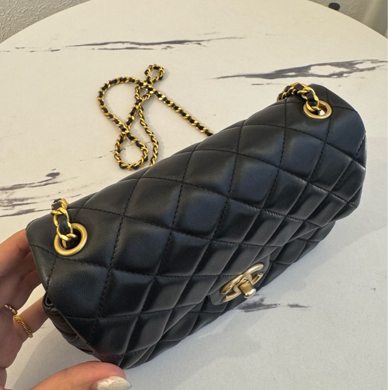 Chanel黑菱格金雙C coco愛心鏈口蓋包-2