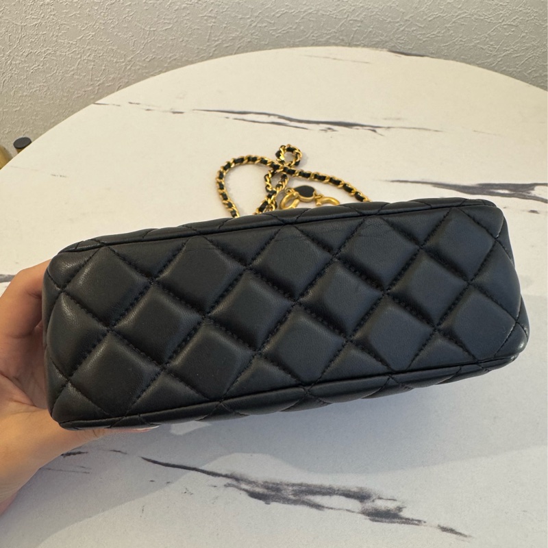Chanel黑菱格金雙C coco愛心鏈口蓋包-4