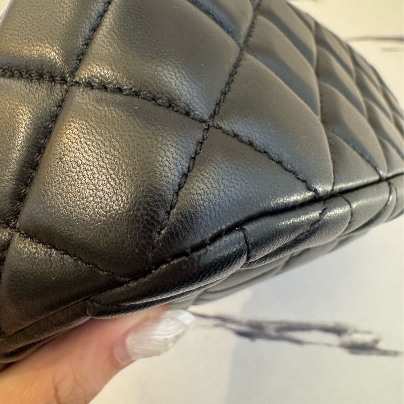 Chanel黑菱格金雙C coco愛心鏈口蓋包-11