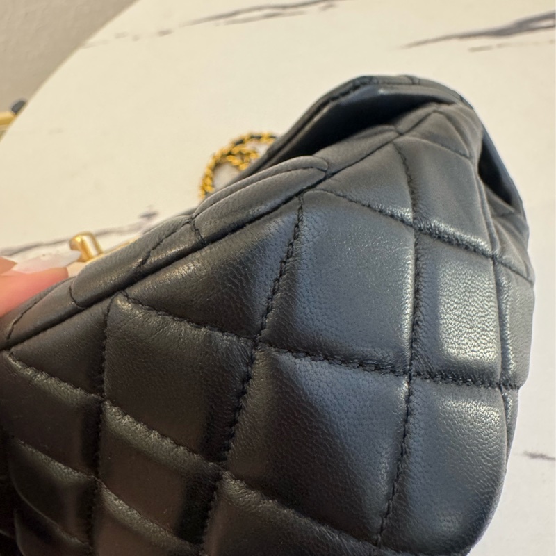 Chanel黑菱格金雙C coco愛心鏈口蓋包-12