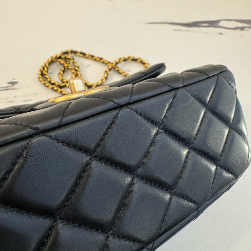 Chanel黑菱格金雙C coco愛心鏈口蓋包-14