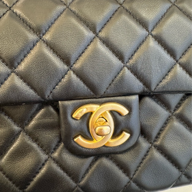 Chanel黑菱格金雙C coco愛心鏈口蓋包-15