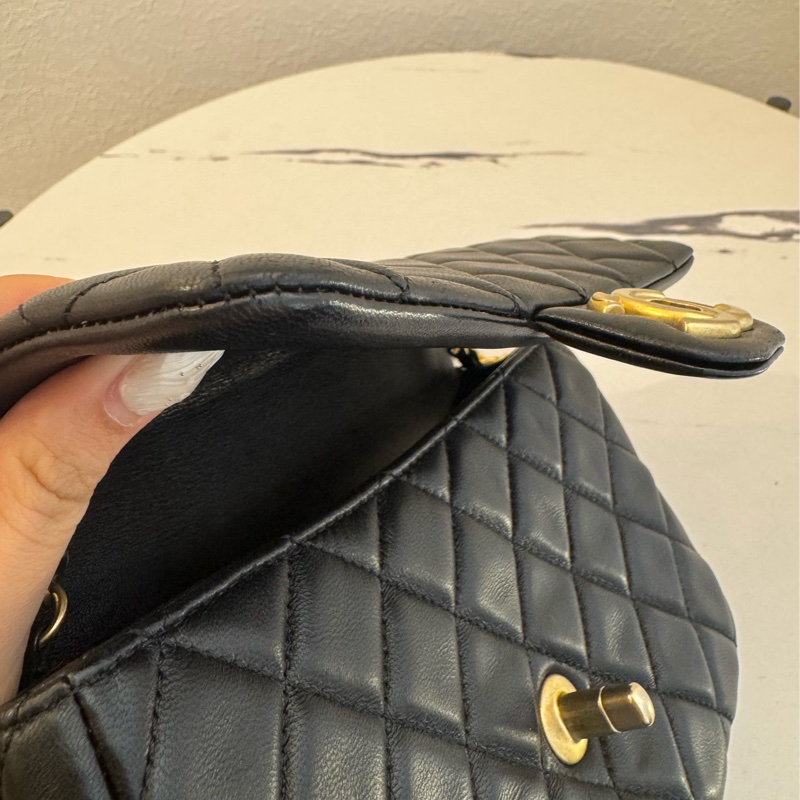 Chanel黑菱格金雙C coco愛心鏈口蓋包-17