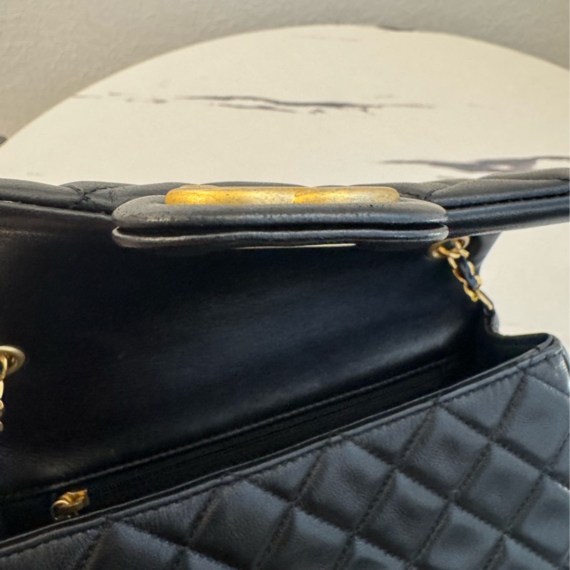 Chanel黑菱格金雙C coco愛心鏈口蓋包-18