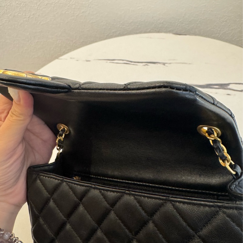 Chanel黑菱格金雙C coco愛心鏈口蓋包-19