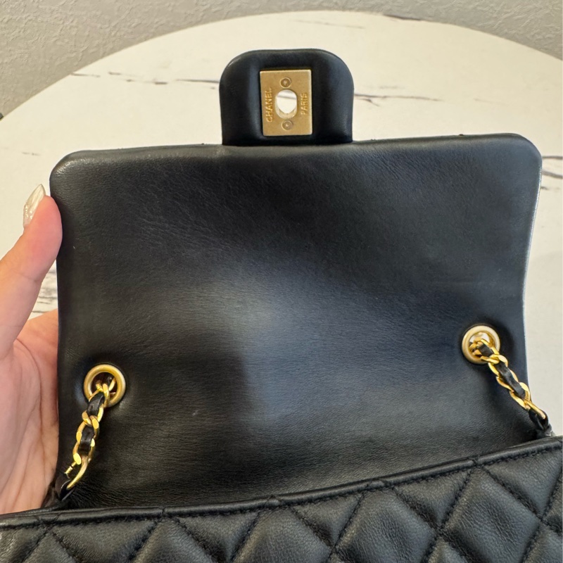 Chanel黑菱格金雙C coco愛心鏈口蓋包-21