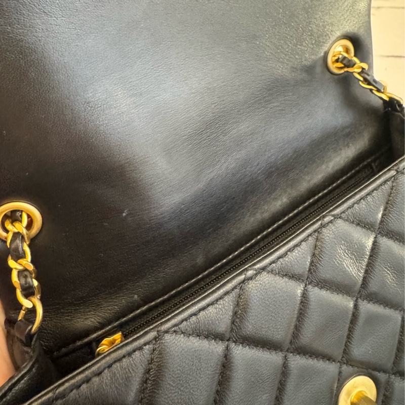 Chanel黑菱格金雙C coco愛心鏈口蓋包-25