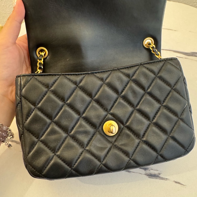 Chanel黑菱格金雙C coco愛心鏈口蓋包-26