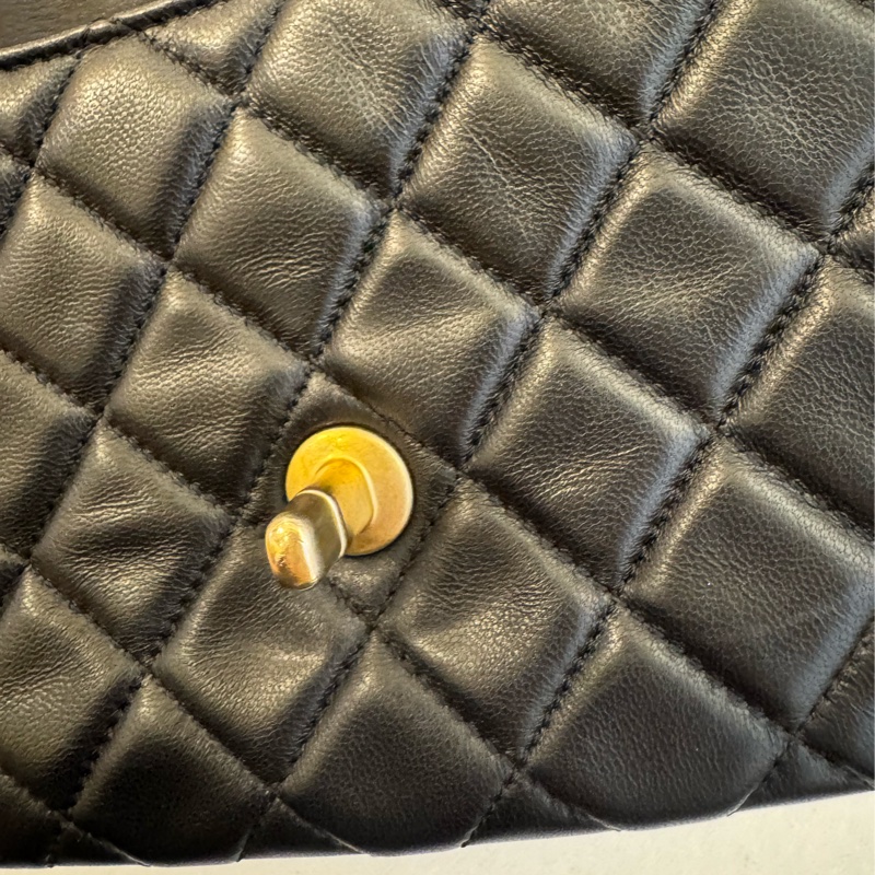 Chanel黑菱格金雙C coco愛心鏈口蓋包-28