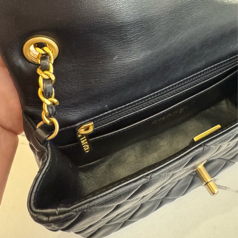 Chanel黑菱格金雙C coco愛心鏈口蓋包-29