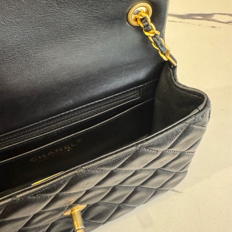 Chanel黑菱格金雙C coco愛心鏈口蓋包-30