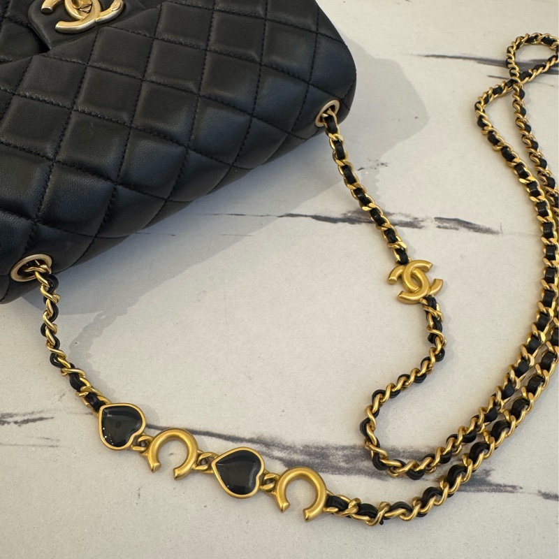 Chanel黑菱格金雙C coco愛心鏈口蓋包-40