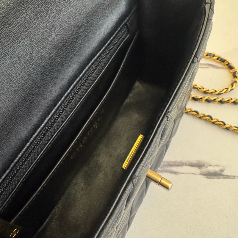 Chanel黑菱格金雙C coco愛心鏈口蓋包-42