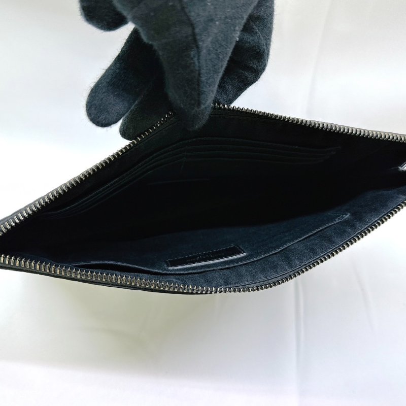 YSL 滿版Logo牛皮壓紋手拿包-6