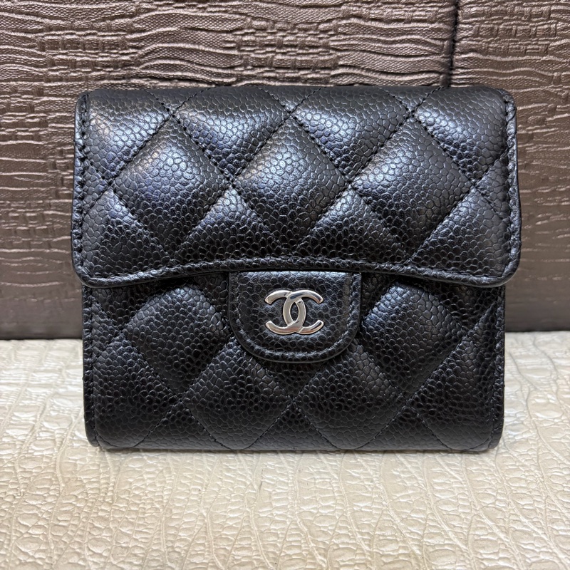 Chanel 黑荔枝牛皮銀釦6卡三折短夾-0