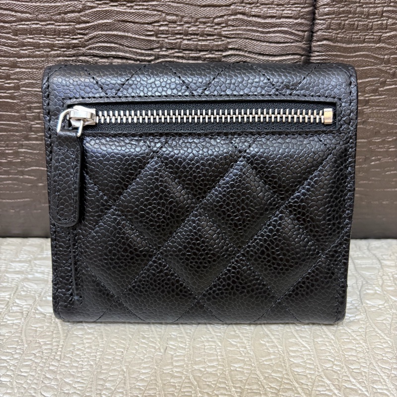 Chanel 黑荔枝牛皮銀釦6卡三折短夾-1