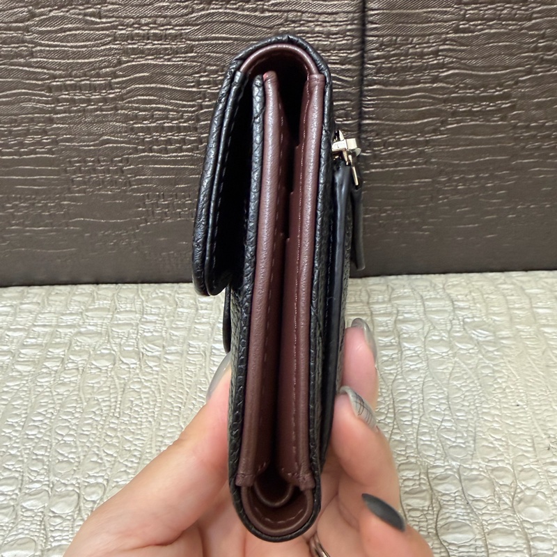 Chanel 黑荔枝牛皮銀釦6卡三折短夾-2