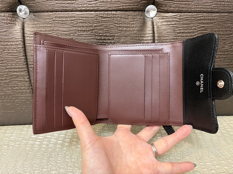 Chanel 黑荔枝牛皮銀釦6卡三折短夾-4