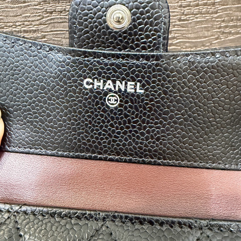 Chanel 黑荔枝牛皮銀釦6卡三折短夾-6
