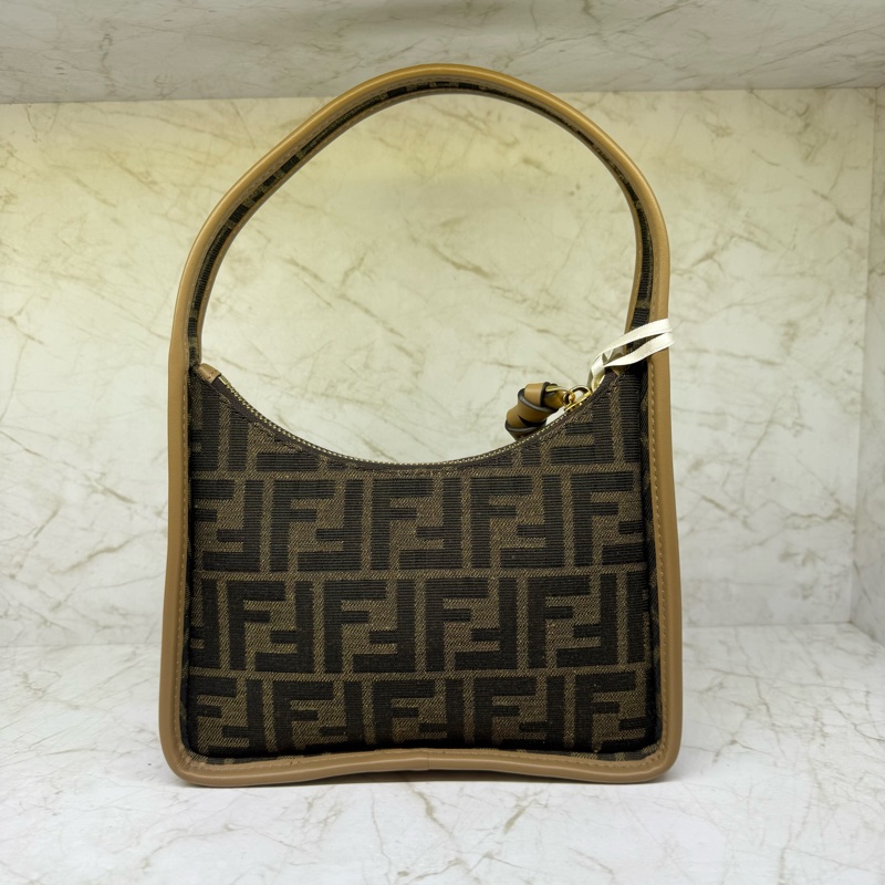 FENDI 滿版LOGO HOBO包 咖-1