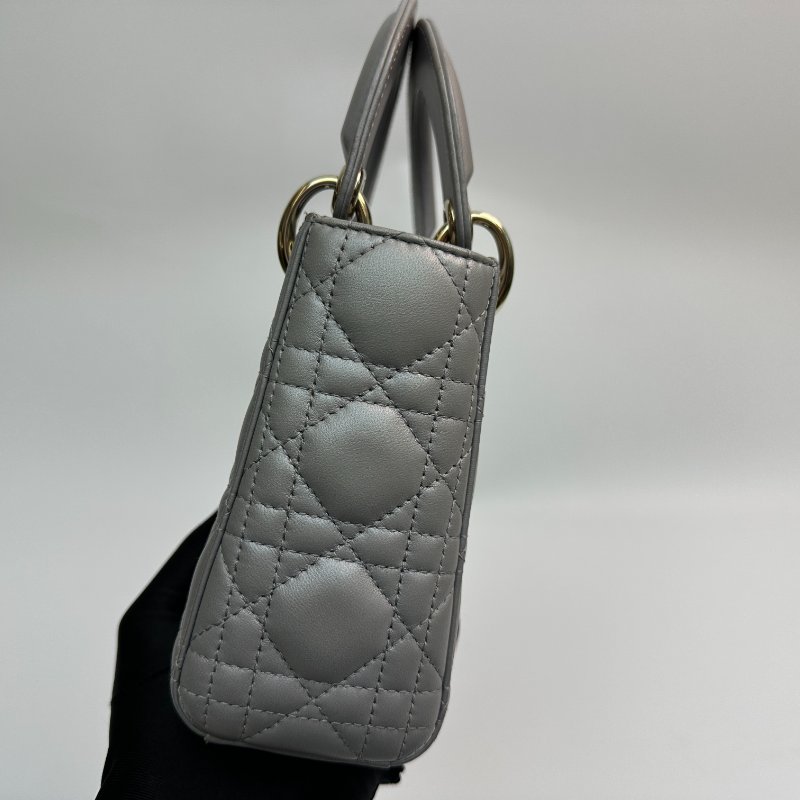 Dior Lady Mini - Cannage 羊皮珍珠灰手提包，配銀色五金配件和可調式肩帶。-2