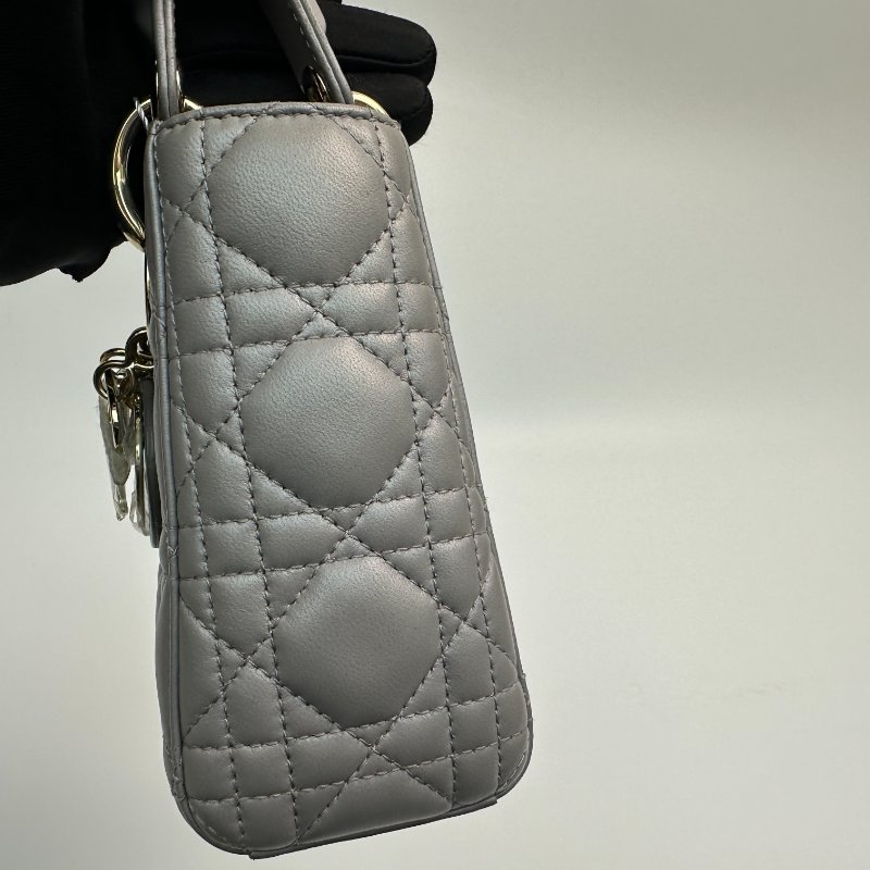 Dior Lady Mini - Cannage 羊皮珍珠灰手提包，配銀色五金配件和可調式肩帶。-3