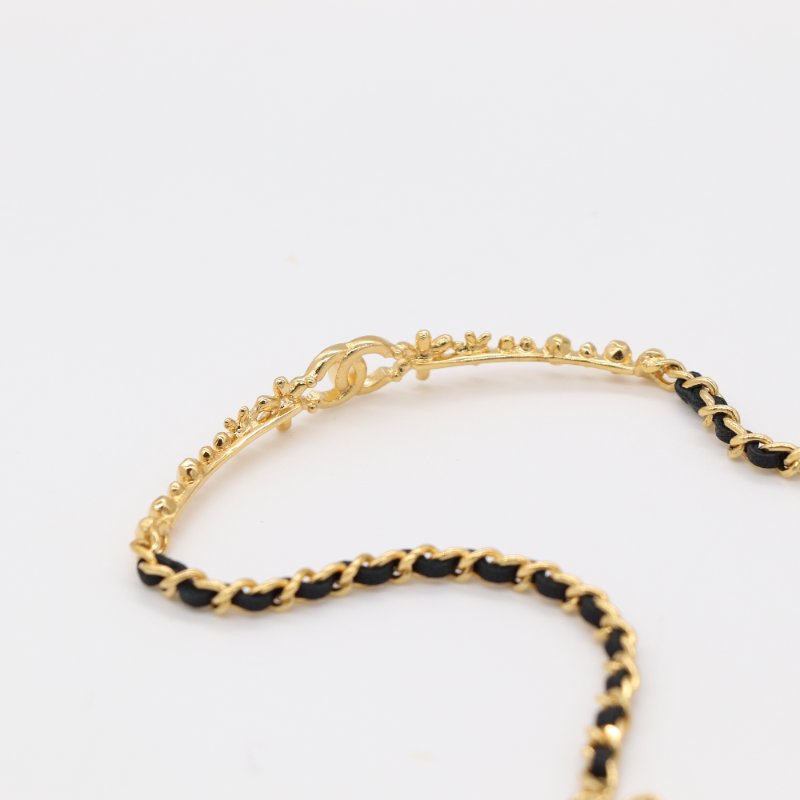 【全新品♥️稀有品】Chanel 香奈兒 經典 CC Logo 水鑽 花卉 淡金色 皮革穿鏈 Choker 短項鍊-3