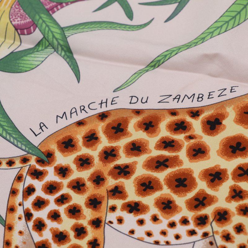 【閒置品♥️有盒子】Hermès 愛馬仕 La Marche du Zambeze 贊比西河的慶典 淡粉色 大方絲巾 90cm-2