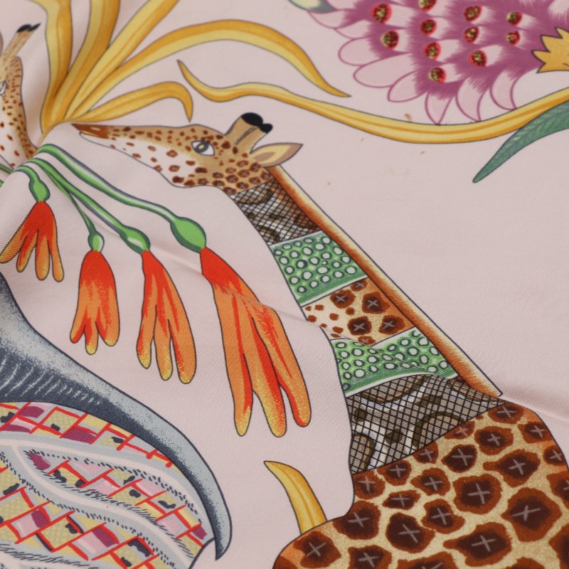 【閒置品♥️有盒子】Hermès 愛馬仕 La Marche du Zambeze 贊比西河的慶典 淡粉色 大方絲巾 90cm-4